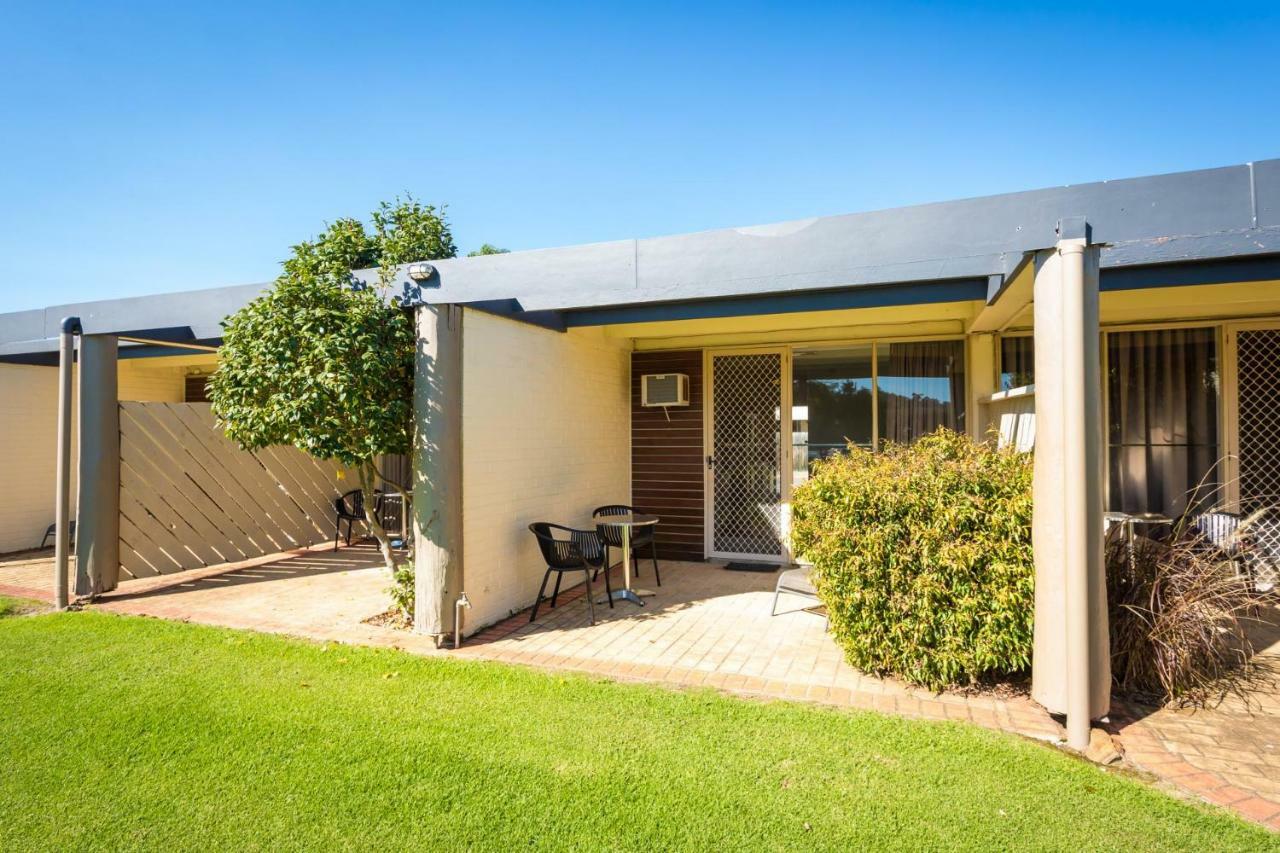 Black Dolphin Motel & Apartments Merimbula Exterior photo